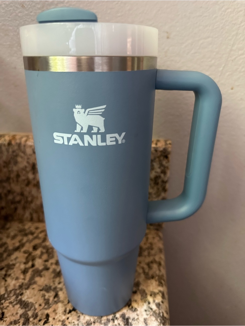 Stanley Travel Tumbler 30oz with Handle in limited shade: Sky Blue